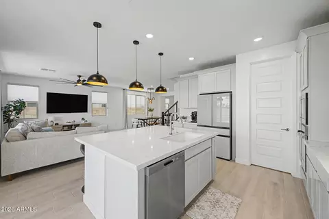 Kitchen - 1452 E Narrowleaf Ct, Gilbert, AZ 85298 photo 4 of 4
