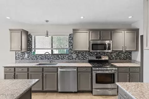 3207 W Molly Ln, Phoenix, AZ 85083