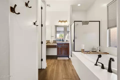 Bath - 3713 Ellis St, Mesa, AZ 85205 photo 2 of 9