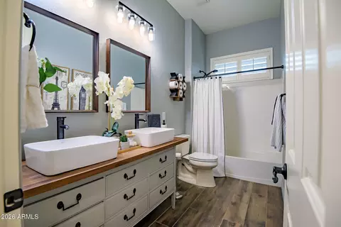 Bath - 3713 Ellis St, Mesa, AZ 85205 photo 4 of 9