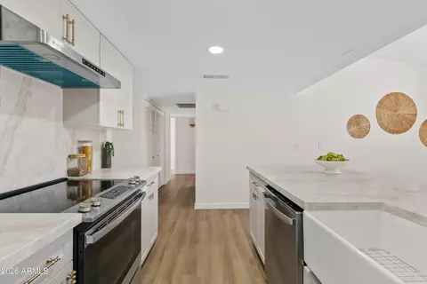 Kitchen - 4131 E Ahwatukee Dr, Phoenix, AZ 85044 photo 3 of 4