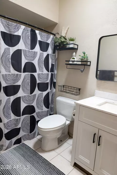 Bath - 3941 E Mercer Ln, Phoenix, AZ 85028 photo 1 of 3