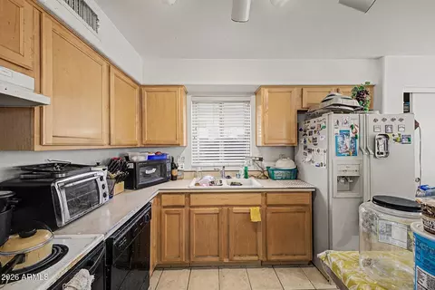 Kitchen - 4616 E Windsong Dr, Phoenix, AZ 85048 photo 2 of 3