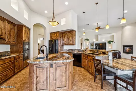 Kitchen - 10426 Greenway St, Mesa, AZ 85207 photo 3 of 7