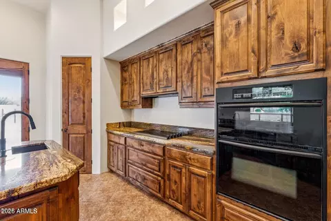 Kitchen - 10426 Greenway St, Mesa, AZ 85207 photo 6 of 7