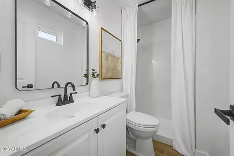 Bath - 1018 E Ruth Ave, Phoenix, AZ 85020 photo 1 of 2