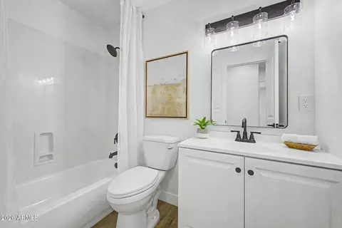 Bath - 1018 E Ruth Ave, Phoenix, AZ 85020 photo 2 of 2