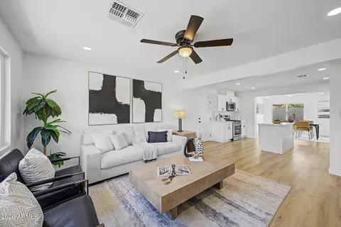 Living - 1018 E Ruth Ave, Phoenix, AZ 85020 photo 3 of 4