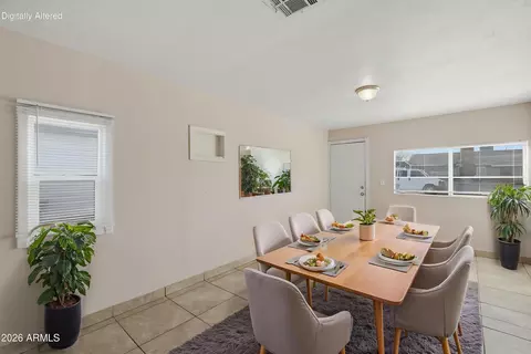 Dining - 1852 E Mobile Ln, Phoenix, AZ 85040 photo 1 of 1