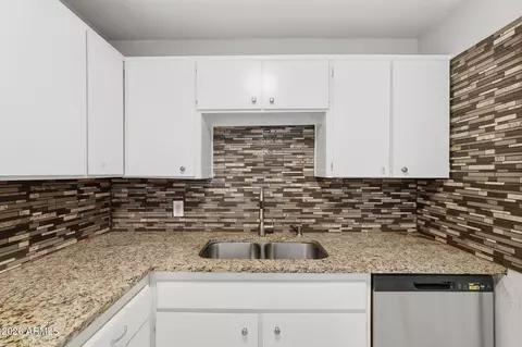 Kitchen - 1852 E Mobile Ln, Phoenix, AZ 85040 photo 2 of 2