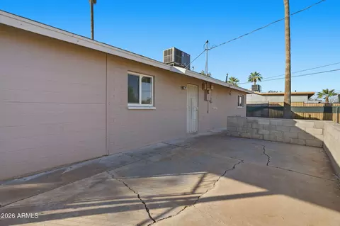 Exterior - 1852 E Mobile Ln, Phoenix, AZ 85040 photo 2 of 5
