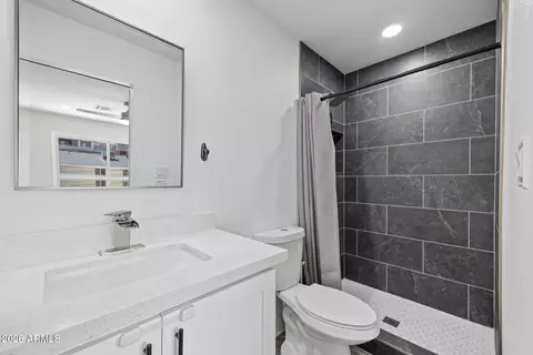 Bath - 4470 E Belleview St, Phoenix, AZ 85008 photo 2 of 3
