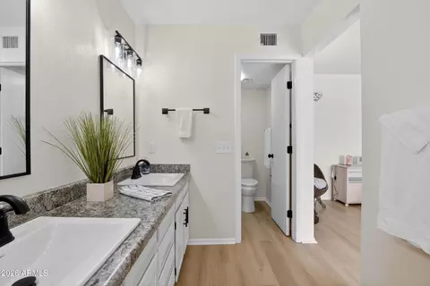 Bath - 507 S Clearview Ave, Mesa, AZ 85208 photo 5 of 5