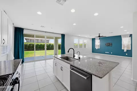 Kitchen - 7545 E Olla Ave, Mesa, AZ 85212 photo 2 of 3