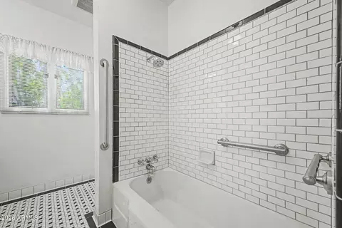 Bath - 515 W Campbell Ave, Phoenix, AZ 85013 photo 1 of 3