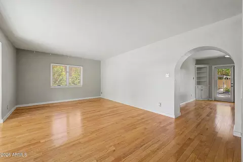 Living - 515 W Campbell Ave, Phoenix, AZ 85013 photo 1 of 4