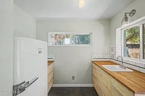 Kitchen - 515 W Campbell Ave, Phoenix, AZ 85013 photo 3 of 3