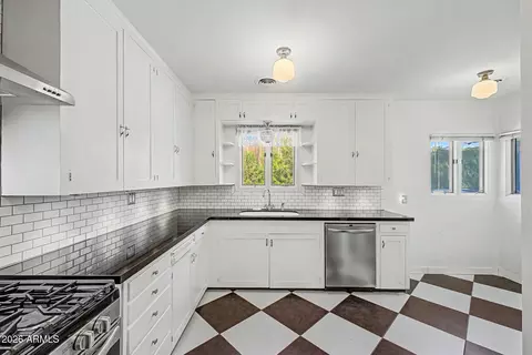 Kitchen - 515 W Campbell Ave, Phoenix, AZ 85013 photo 2 of 3
