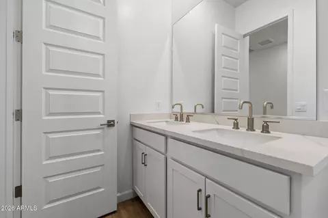 Bath - 1734 E Questa Dr, Phoenix, AZ 85024 photo 1 of 2