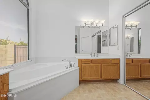 Bath - 2160 S Boulder Ct, Gilbert, AZ 85295 photo 2 of 3