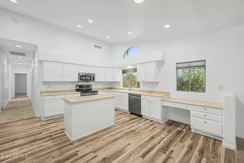 Kitchen - 2160 S Boulder Ct, Gilbert, AZ 85295 photo 2 of 2
