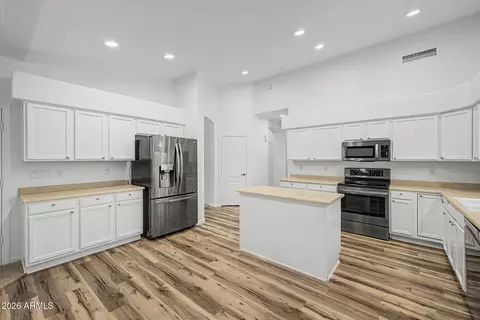 Kitchen - 2160 S Boulder Ct, Gilbert, AZ 85295 photo 1 of 2