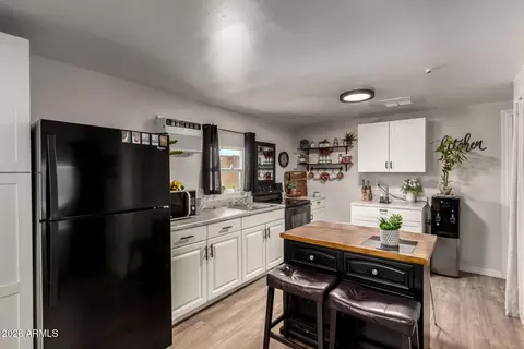 8595 N 71st Ave, Glendale, AZ 85301