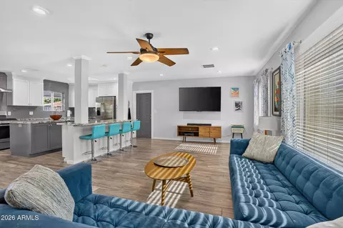 Living - 3111 N 33rd St, Phoenix, AZ 85018 photo 1 of 3