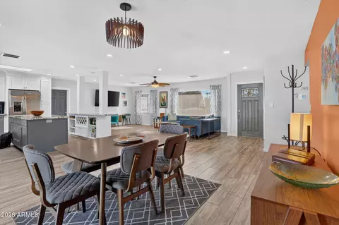 Dining - 3111 N 33rd St, Phoenix, AZ 85018 photo 3 of 5
