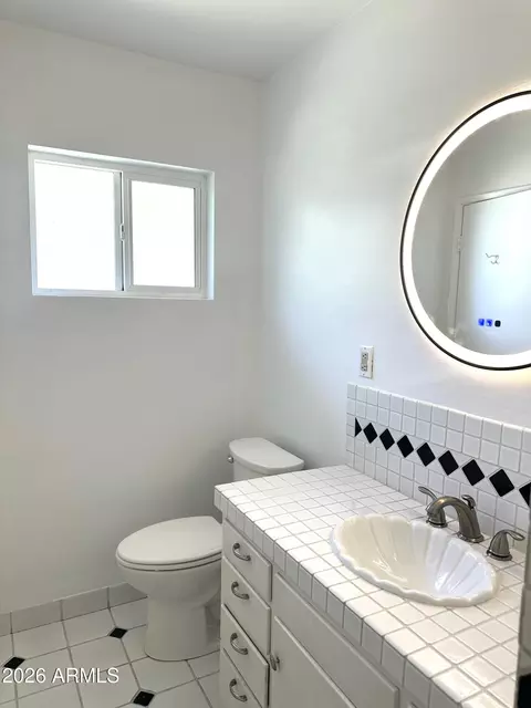 Bath - 3111 N 33rd St, Phoenix, AZ 85018 photo 3 of 3