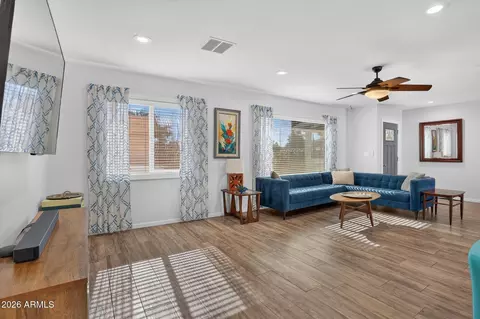 Living - 3111 N 33rd St, Phoenix, AZ 85018 photo 3 of 3