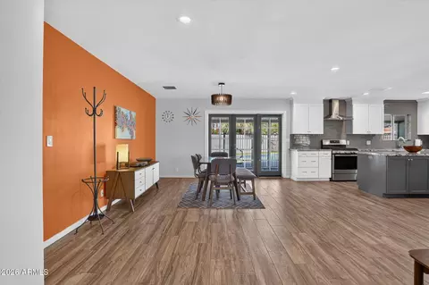Dining - 3111 N 33rd St, Phoenix, AZ 85018 photo 4 of 5