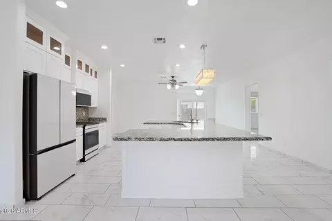 5802 S 42nd Ave, Phoenix, AZ 85041