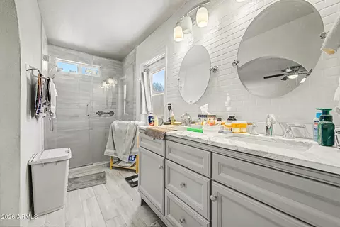 Bath - 4001 E Hancock Dr, Phoenix, AZ 85028 photo 1 of 2