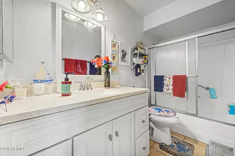 Bath - 4001 E Hancock Dr, Phoenix, AZ 85028 photo 2 of 2