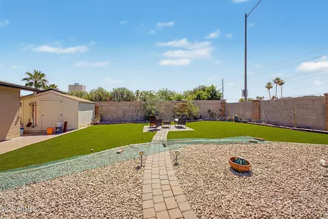 Exterior - 4001 E Hancock Dr, Phoenix, AZ 85028 photo 8 of 10