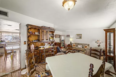 Dining - 4001 E Hancock Dr, Phoenix, AZ 85028 photo 2 of 4