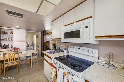Kitchen - 4001 E Hancock Dr, Phoenix, AZ 85028 photo 2 of 2