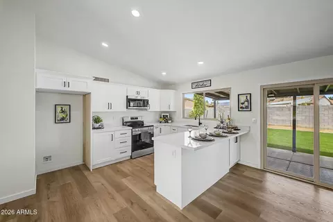 908 W Montoya Ln, Phoenix, AZ 85027