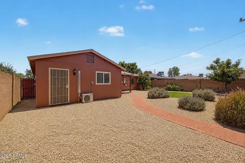 Exterior - 2344 W Mitchell Dr, Phoenix, AZ 85015 photo 3 of 4