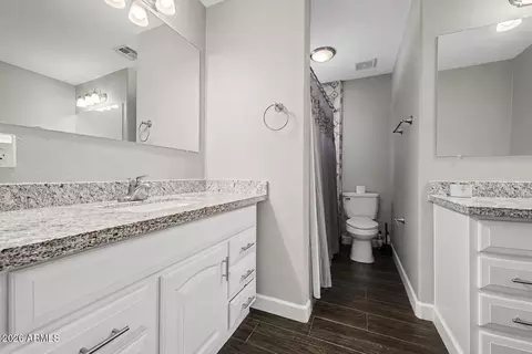 Bath - 2344 W Mitchell Dr, Phoenix, AZ 85015 photo 1 of 4