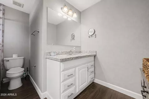 Bath - 2344 W Mitchell Dr, Phoenix, AZ 85015 photo 2 of 4
