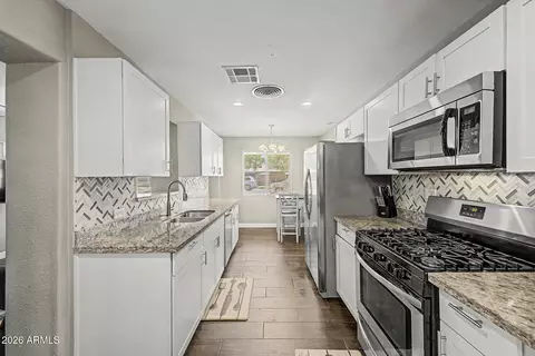 Kitchen - 2344 W Mitchell Dr, Phoenix, AZ 85015 photo 2 of 3