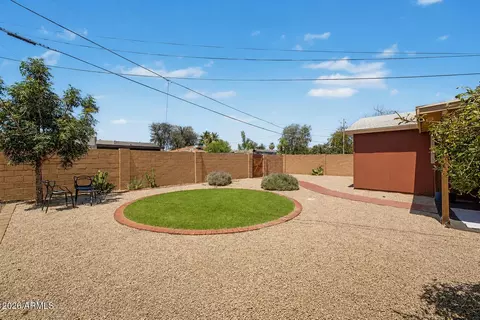 Exterior - 2344 W Mitchell Dr, Phoenix, AZ 85015 photo 2 of 4