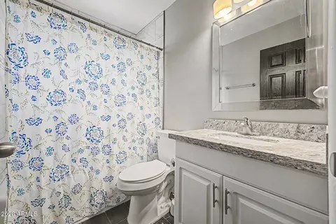 Bath - 2344 W Mitchell Dr, Phoenix, AZ 85015 photo 3 of 4