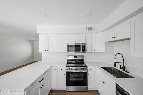 Kitchen - 2525 E Inverness Ave, Mesa, AZ 85204 photo 2 of 2
