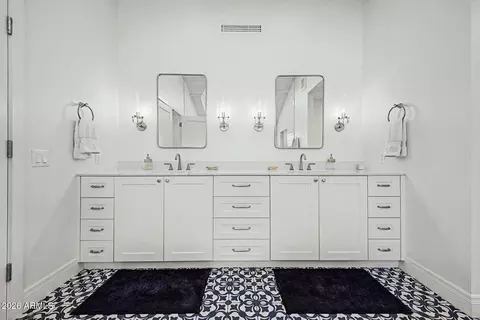 Bath - 3722 E Pasadena Ave, Phoenix, AZ 85018 photo 3 of 7