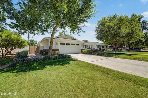 Exterior - 3722 E Pasadena Ave, Phoenix, AZ 85018 photo 8 of 10