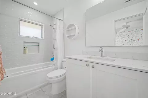Bath - 3722 E Pasadena Ave, Phoenix, AZ 85018 photo 6 of 7