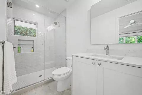 Bath - 3722 E Pasadena Ave, Phoenix, AZ 85018 photo 7 of 7